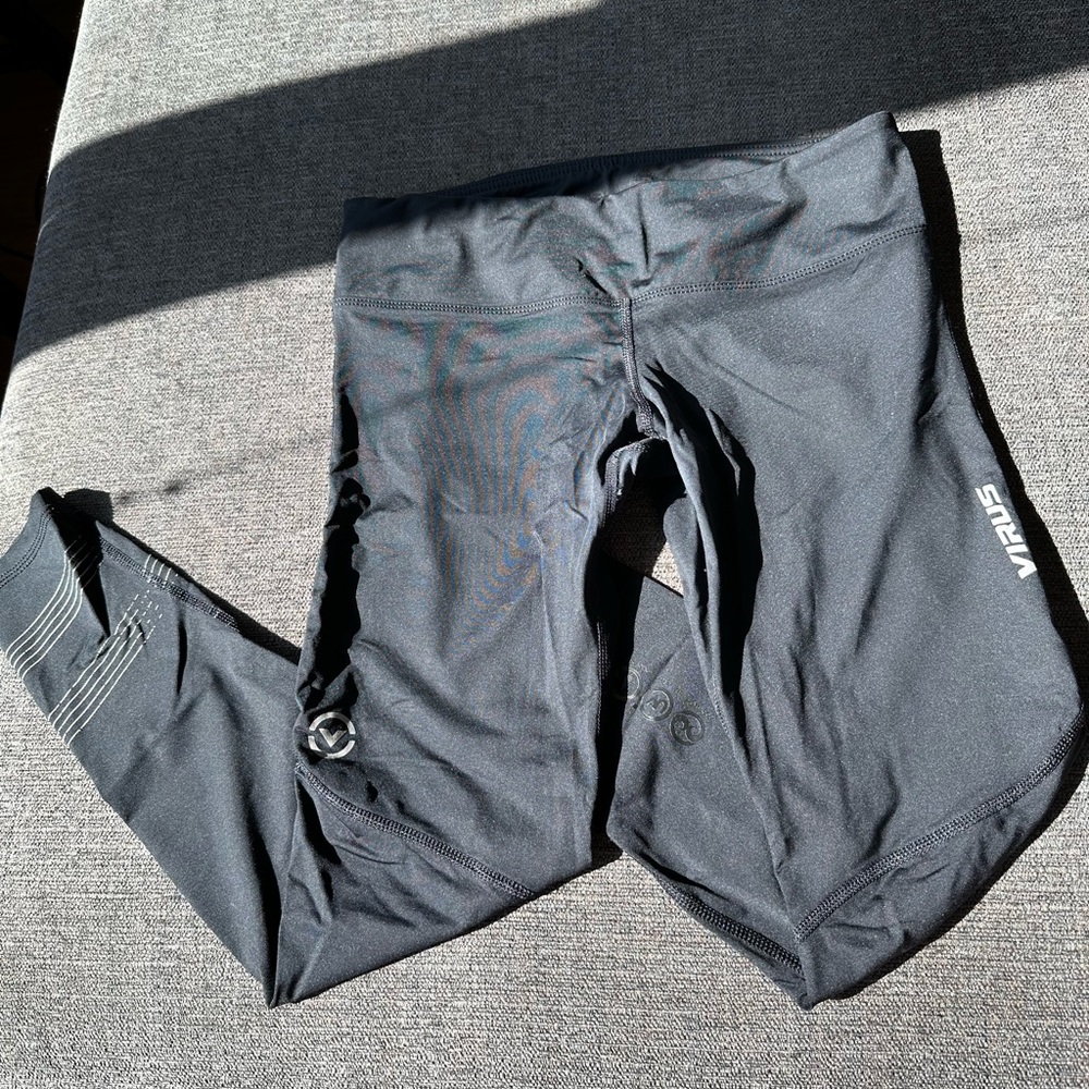 Virus compression leggings